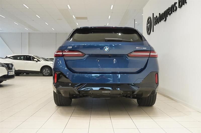 Ny BMW i5 Comfort Edition 250 kW (340 HK) 2025 Blå Kombi