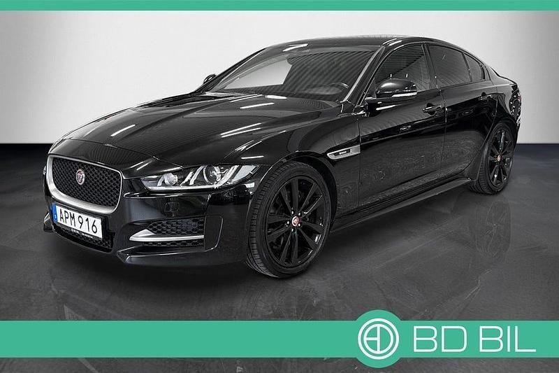 Svartmetallic Begagnad 2019 Jaguar XE R-Sport Sedan | 187 900 kr (Bra pris) - Bild 1/3