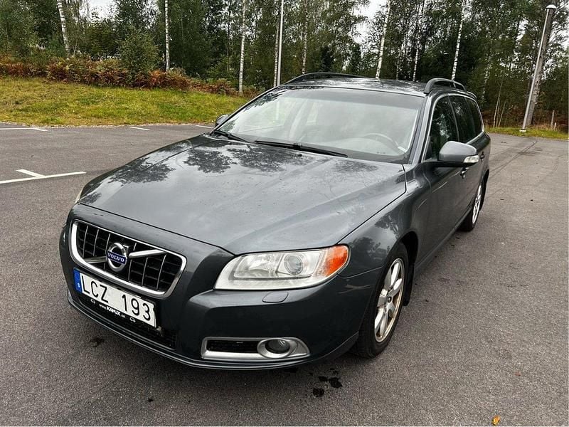 Grå Begagnad 2011 Volvo V70 Momentum Kombi | 47 000 kr (Bra pris) - Bild 1/4