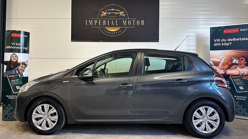 Mörkgrå (grå) Begagnad 2013 Peugeot 208 Halvkombi | 48 500 kr (Marknadspris) - Bild 1/4