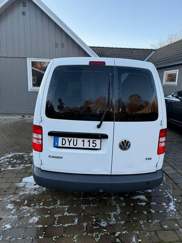 Begagnad VW Caddy 102 HK (75 kW) 2011 Minibuss