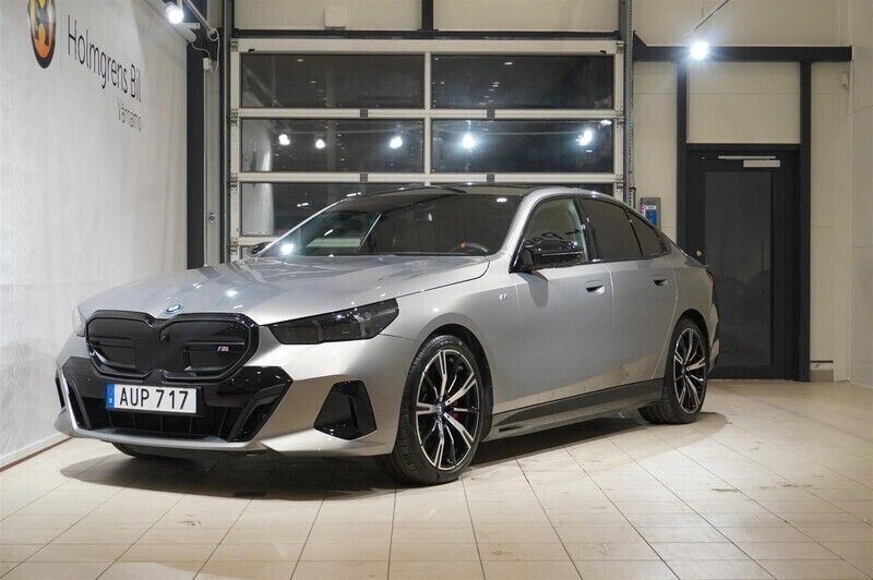 Begagnad BMW i5 M Sport 442 kW (601 HK) 2023 Grå/silver Sedan