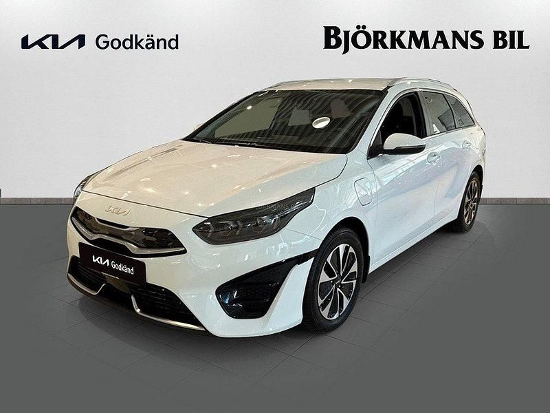 Vit (/wd/ casa white s) Begagnad 2023 Kia Ceed Sportswagon Kombi | 279 900 kr (Lite dyr) - Bild 1/4