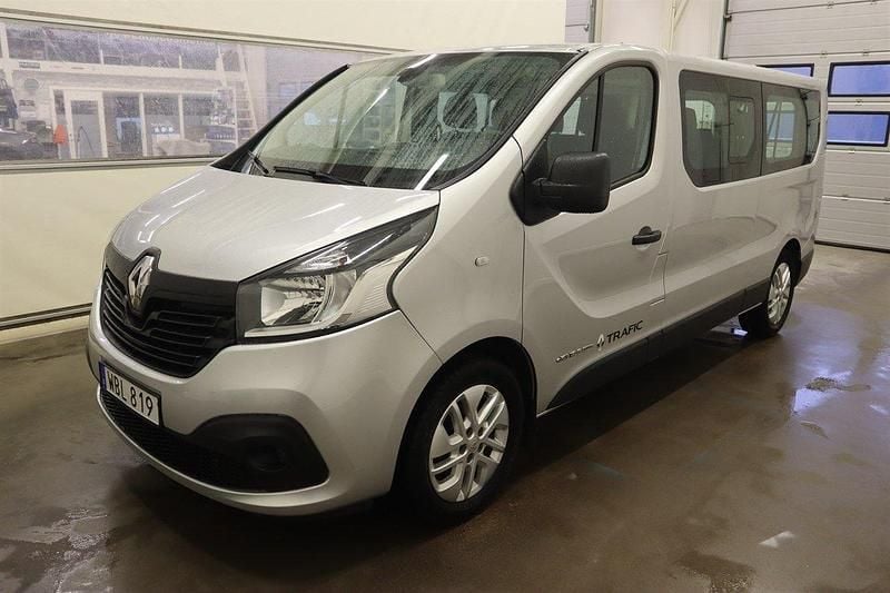 Silver Begagnad 2016 Renault Trafic Van | 144 000 kr (Dyr) - Bild 1/4