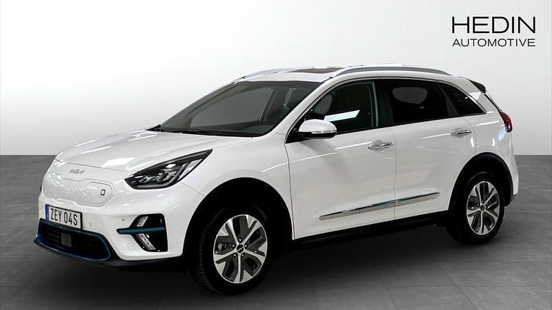Vit (white) Begagnad 2022 Kia e-Niro Advance SUV | 324 900 kr (Marknadspris) - Bild 1/4