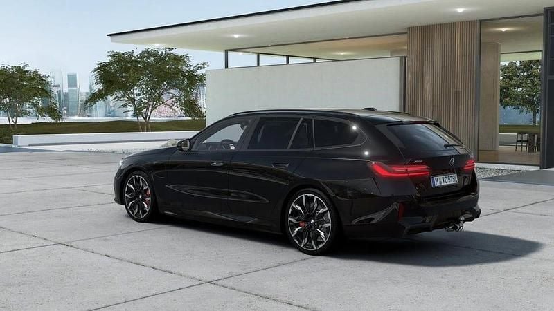 Ny BMW 550 Efficient Dynamics 490 HK (360 kW) 2025 Safirsvart metallic Kombi