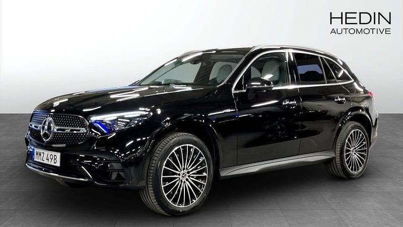 Svart Begagnad 2025 Mercedes GLC300 SUV | 729 900 kr - Bild 1/4