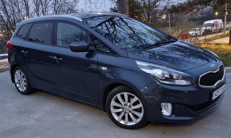 Blå Begagnad 2016 Kia Carens Minibuss | 133 900 kr (Marknadspris) - Bild 1/4