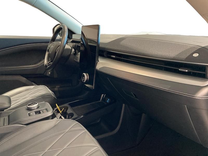 Begagnad Ford Mustang Mach-E 219 kW (298 HK) 2021 Svart SUV