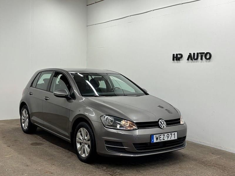 Grå Begagnad 2014 VW Golf VII Style Halvkombi | 74 900 kr (Lite dyr) - Bild 1/4