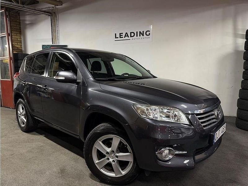 Mörkgrå Begagnad 2012 Toyota RAV4 SUV | 99 900 kr (Bra pris) - Bild 1/4