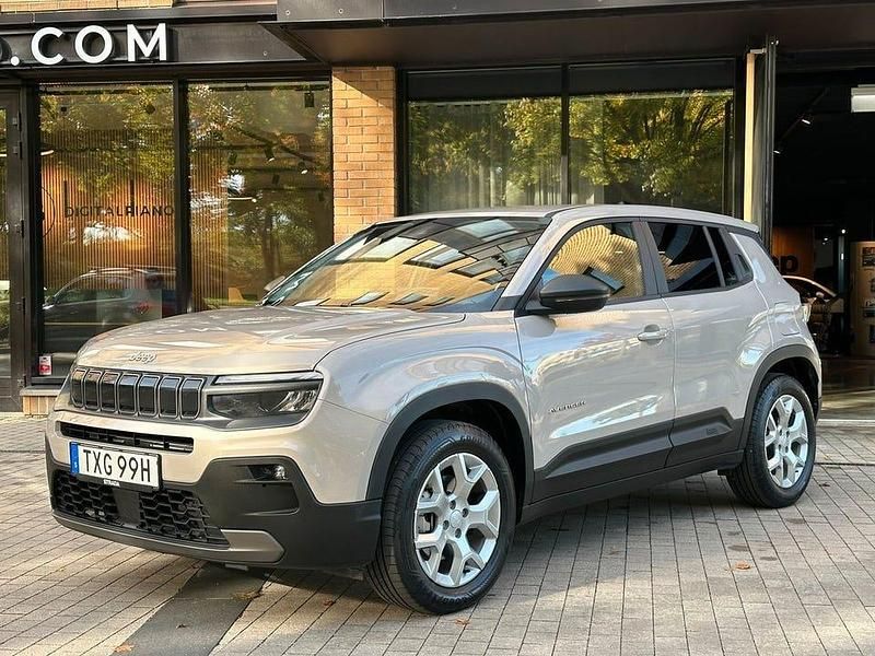 Grå Begagnad 2024 Jeep Avenger Longitude SUV | 289 900 kr - Bild 1/4
