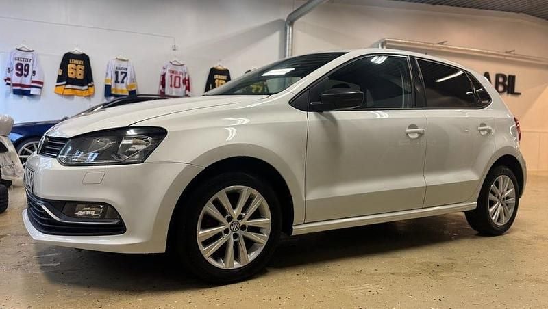 Begagnad VW Polo 90 HK (66 kW) 2015 Vit Halvkombi