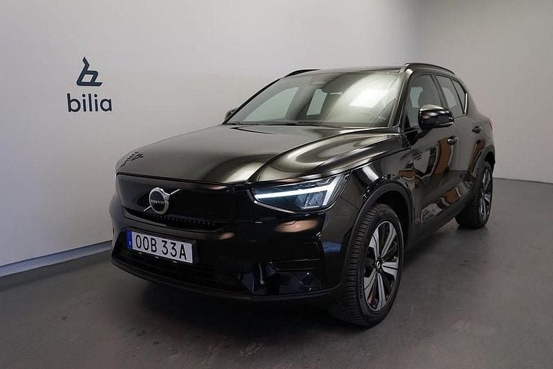 Svart Begagnad 2022 Volvo XC40 Core SUV | 334 500 kr - Bild 1/3