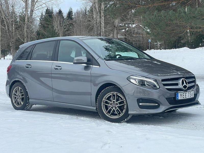 Begagnad Mercedes B180 Urban 122 HK (89 kW) 2016 Gray metallic Minibuss