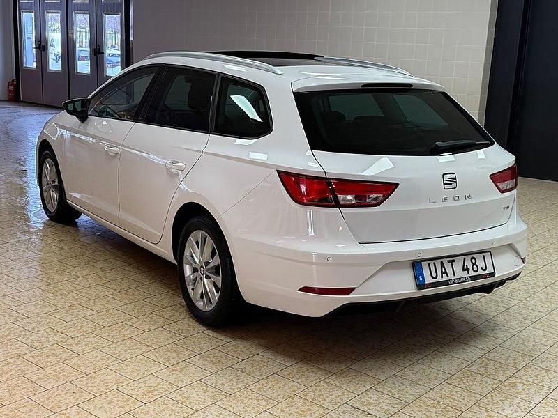 Begagnad Seat Leon ST Style 131 HK (96 kW) 2020 Vit Kombi