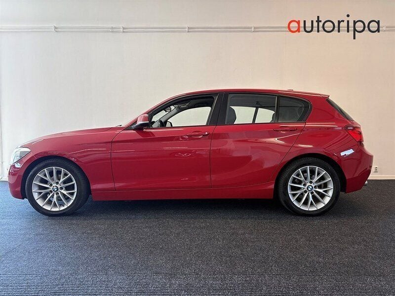 Röd Begagnad 2013 BMW 116 Halvkombi | 119 900 kr (Marknadspris) - Bild 1/4