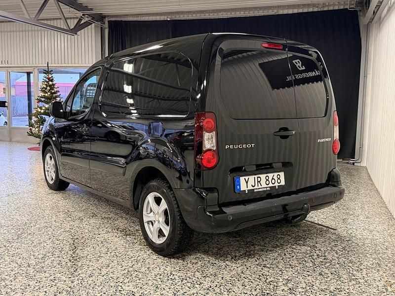 Begagnad Peugeot Partner 120 HK (88 kW) 2017 Svart Minibuss