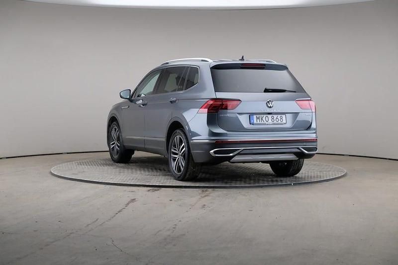 Begagnad VW Tiguan Allspace 200 HK (147 kW) 2022 Grå SUV