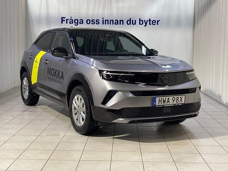 Grå Ny 2025 Opel Mokka SUV | 304 900 kr - Bild 1/4