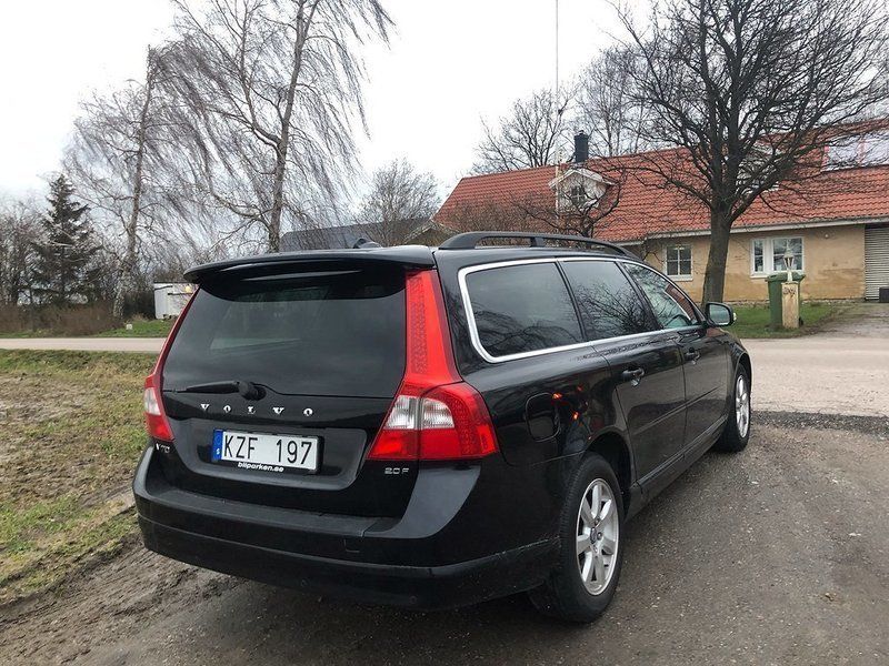 Begagnad Volvo V70 Momentum 145 HK (106 kW) 2010 Svart Kombi