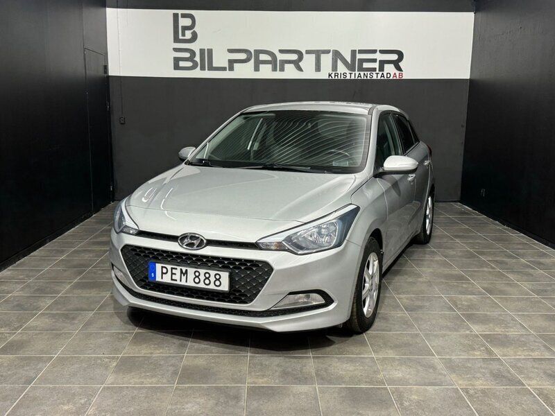 Silver Begagnad 2016 Hyundai i20 Comfort Halvkombi | 89 900 kr (Lite dyr) - Bild 1/4