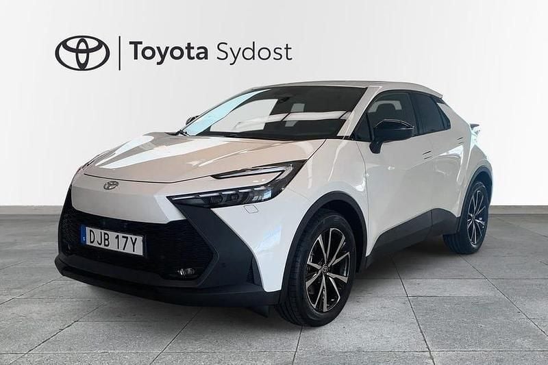 Vit Ny 2025 Toyota C-HR Style SUV | 409 800 kr (Bra pris) - Bild 1/4