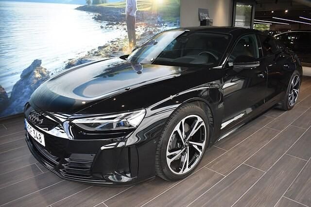 Svart Begagnad 2022 Audi e-tron GT quattro Design Sedan | 799 000 kr - Bild 1/4