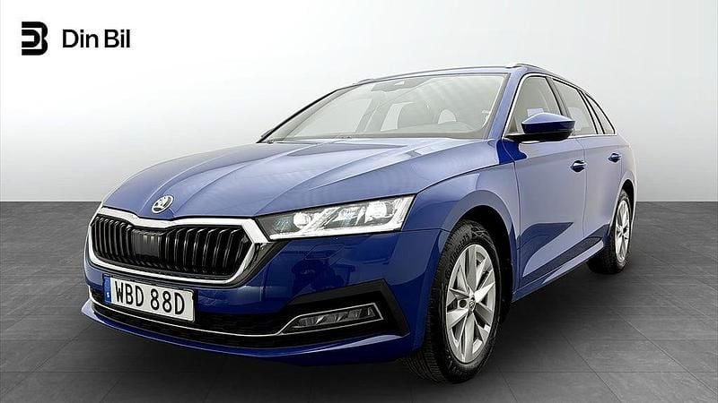 Energy blue Begagnad 2024 Skoda Octavia Style Kombi | 292 900 kr (Marknadspris) - Bild 1/4