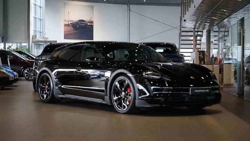 Vit Begagnad 2023 Porsche Taycan 4S Cross Turismo Sedan | 899 000 kr (Marknadspris) - Bild 1/1