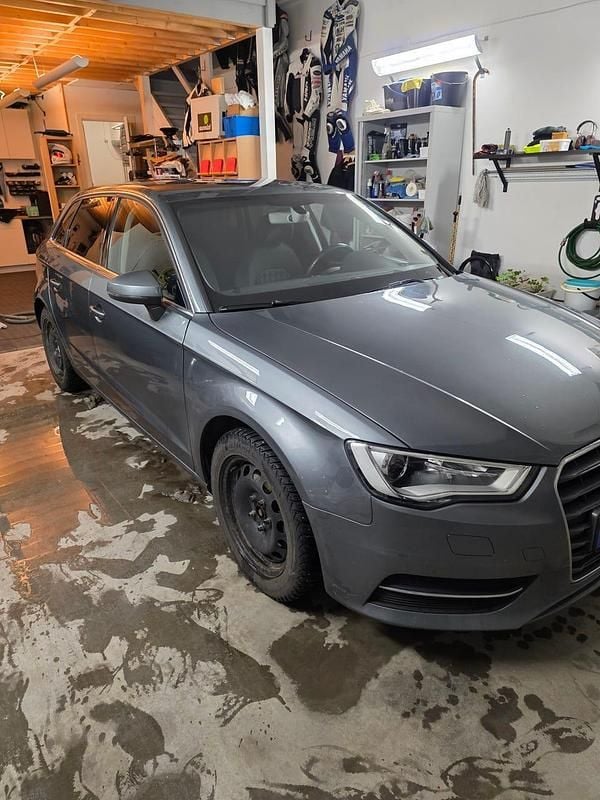 Begagnad 2016 Audi A3 Sportback Halvkombi | 90 000 kr (Bra pris) - Bild 1/4