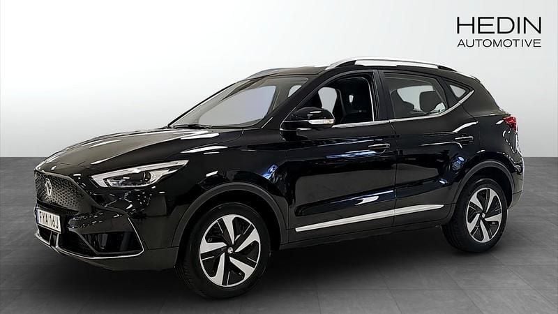 Svart (black) Begagnad 2022 MG ZS Luxury Sedan | 254 900 kr (Bra pris) - Bild 1/4