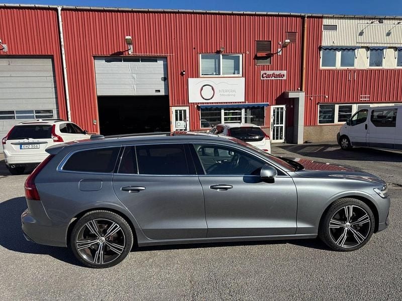 Grå Begagnad 2019 Volvo V60 Inscription Kombi | 329 900 kr (Marknadspris) - Bild 1/4