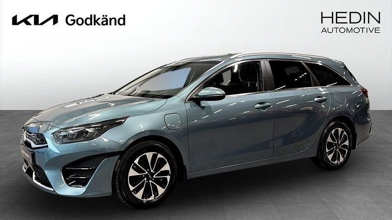 Grå Begagnad 2023 Kia Ceed Advance Halvkombi | 274 900 kr (Marknadspris) - Bild 1/4