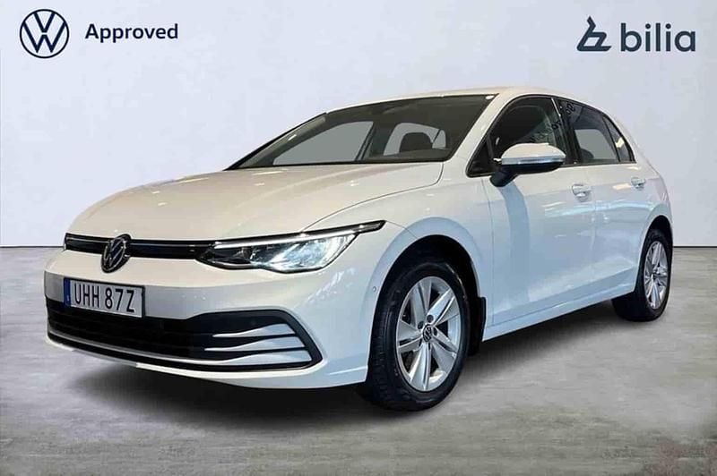 Vit Begagnad 2022 VW Golf VIII Life Halvkombi | 219 500 kr (Marknadspris) - Bild 1/1