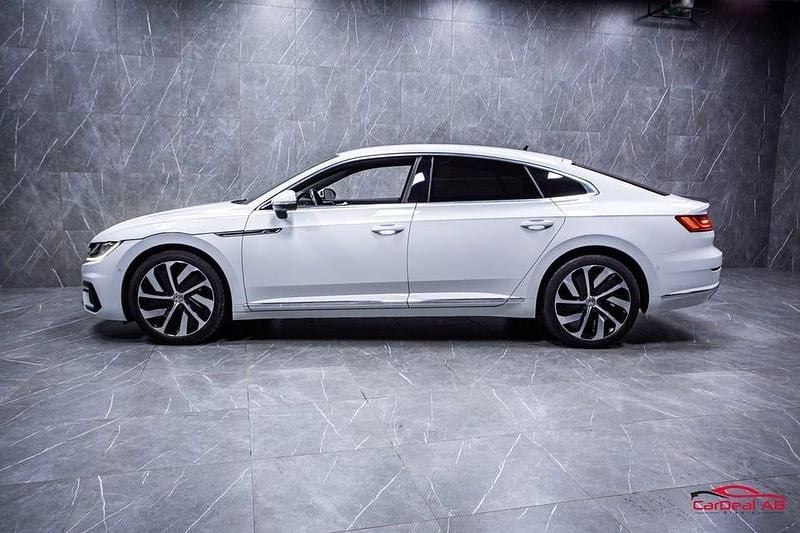 Begagnad VW Arteon R-line 190 HK (139 kW) 2018 Vit Halvkombi