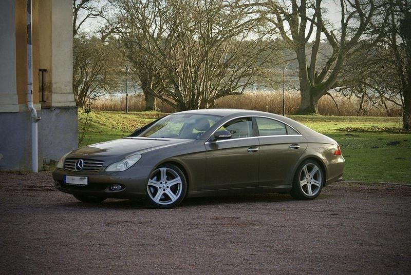 Brun Begagnad 2006 Mercedes CLS350 Sportkupé | 65 000 kr (Marknadspris) - Bild 1/4
