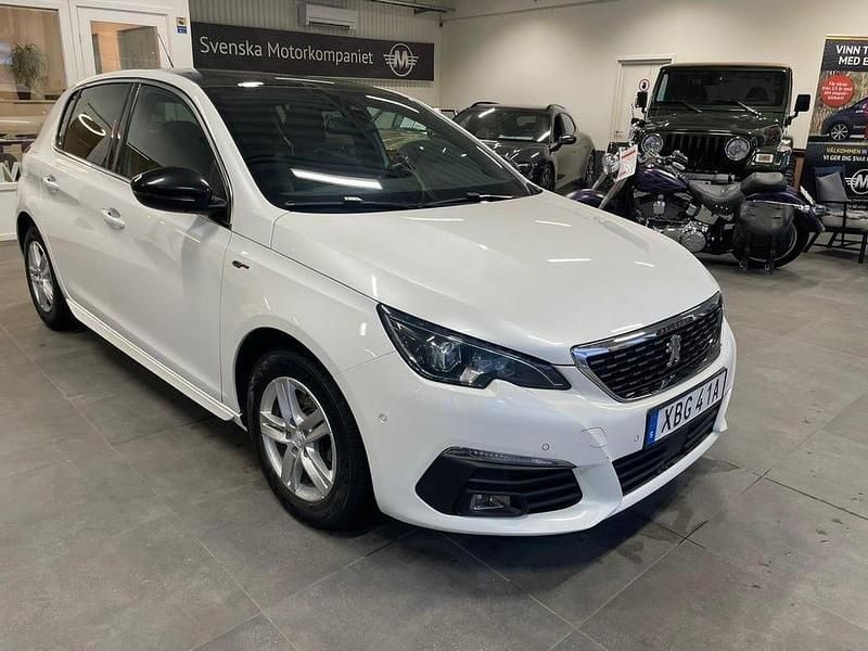 Vit Begagnad 2020 Peugeot 308 GT-line Halvkombi | 139 900 kr (Marknadspris) - Bild 1/4
