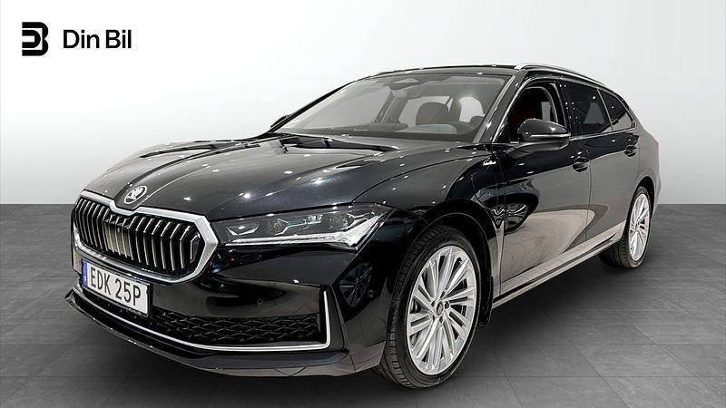 Begagnad Skoda Superb 2025 Svart Kombi