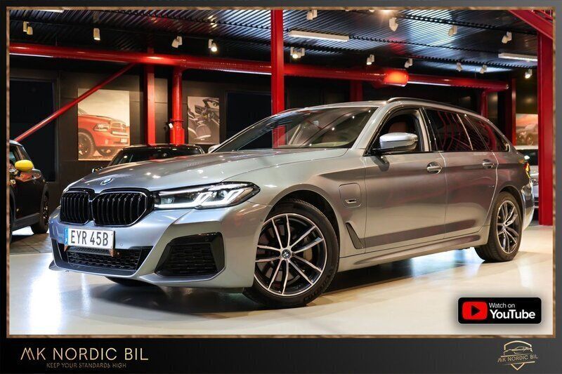 Blå (grå) Begagnad 2022 BMW 530e M Sport Kombi | 399 900 kr (Lite dyr) - Bild 1/4