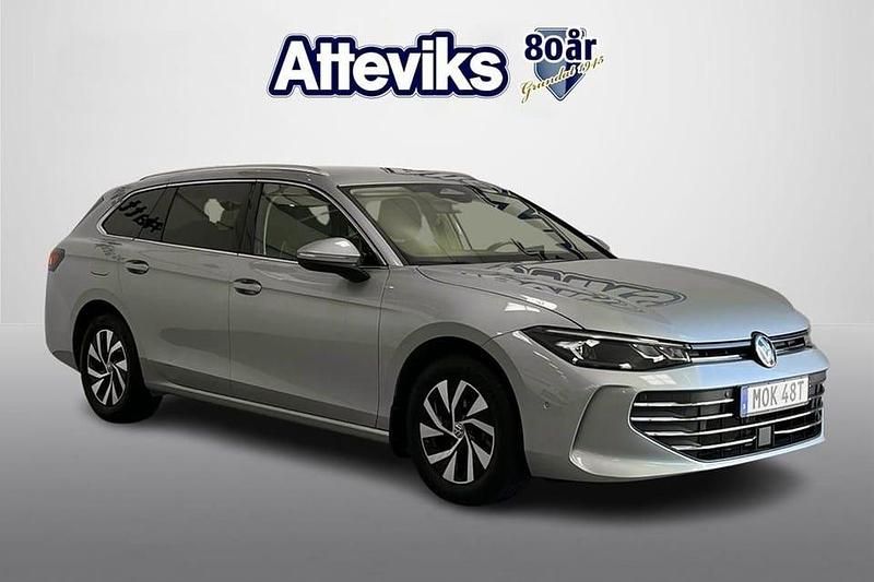 Silver Begagnad 2024 VW Passat Business Kombi | 338 900 kr (Dyr) - Bild 1/4