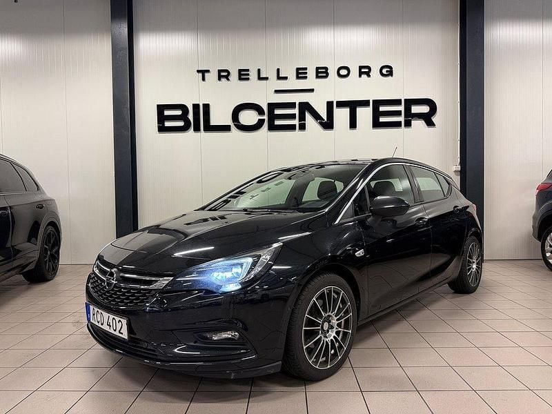 Svart Begagnad 2015 Opel Astra Dynamic Halvkombi | 99 900 kr - Bild 1/4