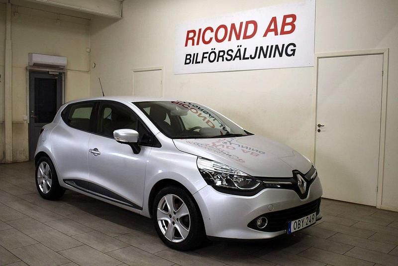 Silver Begagnad 2016 Renault Clio IV Halvkombi | 79 900 kr (Marknadspris) - Bild 1/4