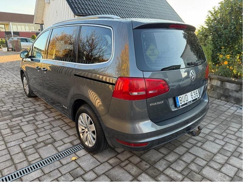 Begagnad VW Sharan 140 HK (102 kW) 2011 Grå Minibuss