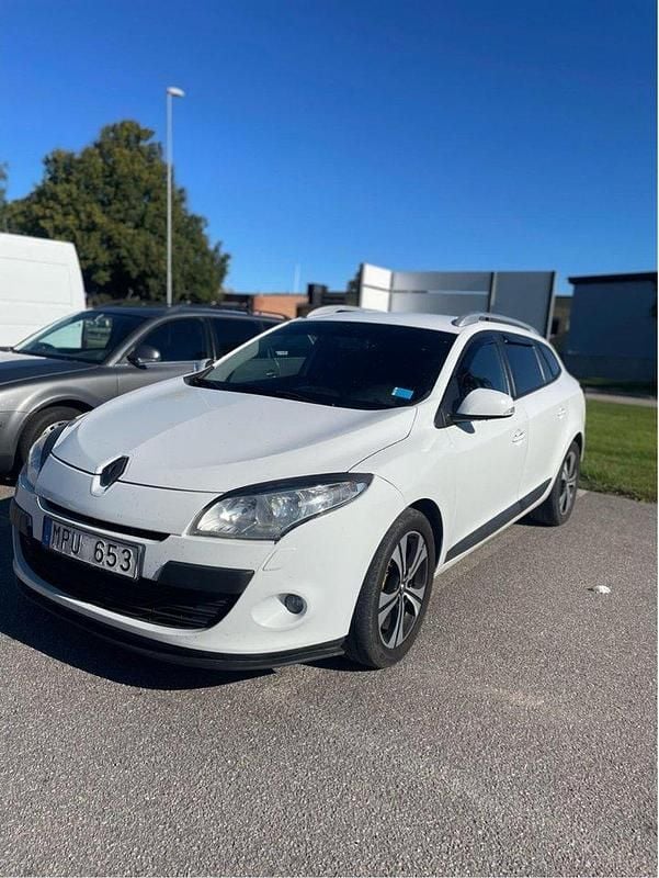 Vit Begagnad 2011 Renault Mégane GrandTour Kombi | 39 000 kr (Marknadspris) - Bild 1/4