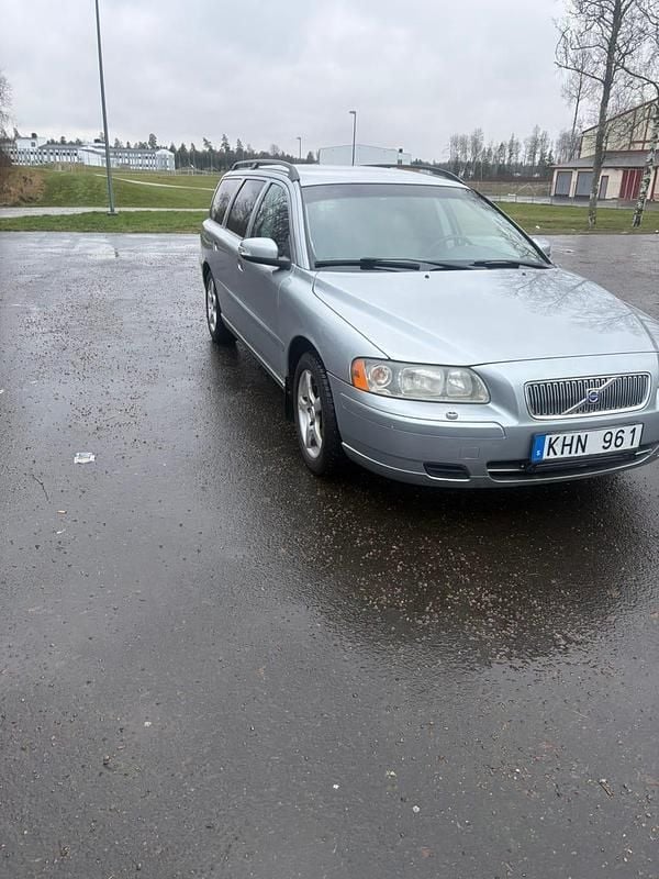 Begagnad 2007 Volvo V70 Kombi | 36 500 kr (Marknadspris) - Bild 1/4
