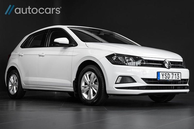 Vit Begagnad 2018 VW Polo Halvkombi | 198 000 kr (Dyr) - Bild 1/4