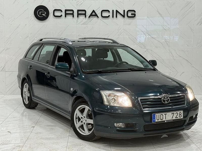 Grön Begagnad 2003 Toyota Avensis Kombi | 34 900 kr (Marknadspris) - Bild 1/4