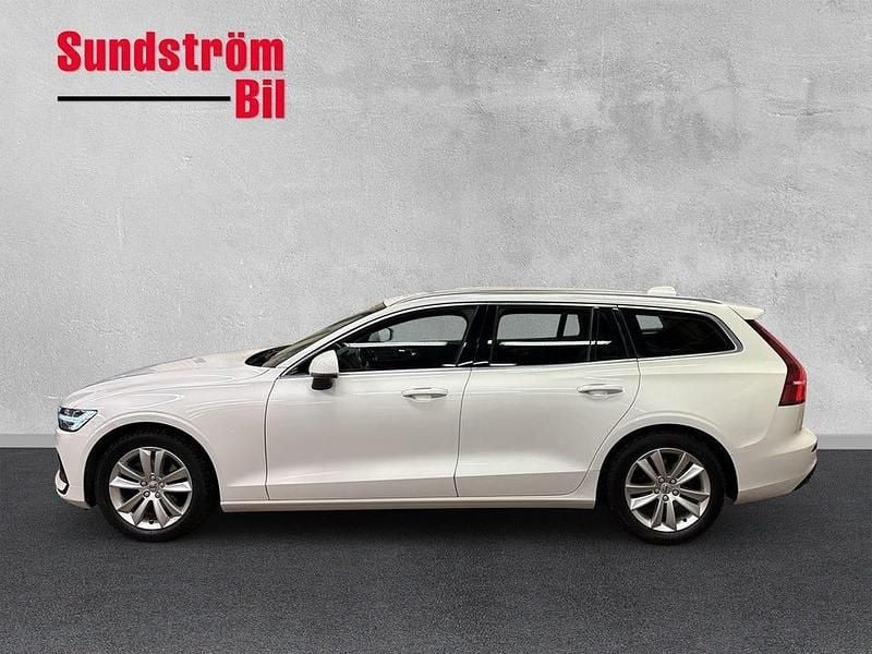 Begagnad Volvo V60 Momentum 150 HK (110 kW) 2019 Vit Kombi