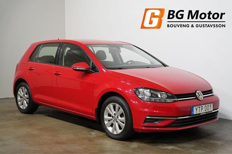 Röd Begagnad 2018 VW Golf VII Halvkombi | 174 900 kr (Marknadspris) - Bild 1/4
